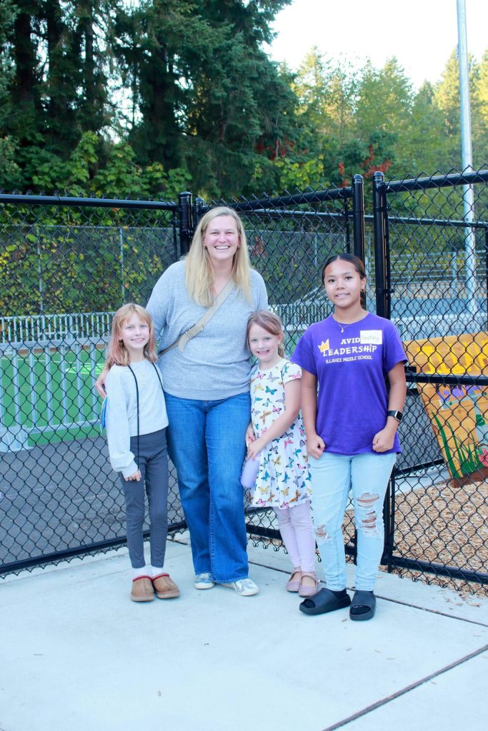 Illahee alumni Caroline Vander Ark and her two children with tour guide and eighth-grader Destiny. Photo by Keelin Everly-Lang / the Mirror
