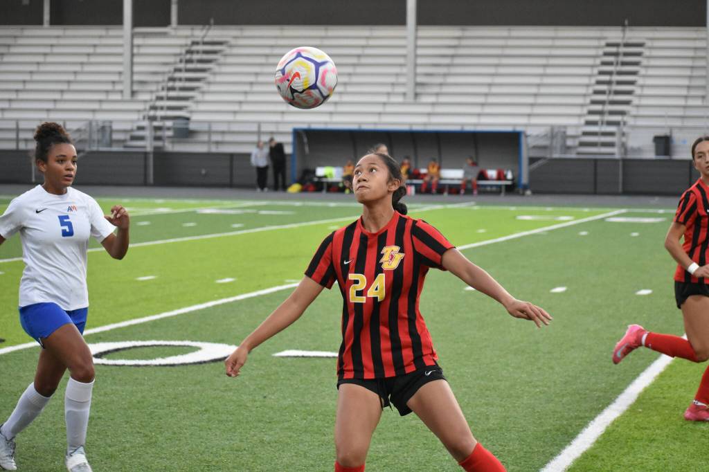 Jordynn Koriaa watches the ball as she looks to play it on to a teammate. Ben Ray / The Mirror