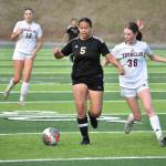 Amani Hussen protects the ball from an Enumclaw player. Ben Ray / The Mirror