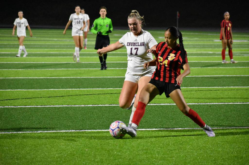 Jordynn Koria makes a stop on Rylee DeVol of Enumclaw. Ben Ray / The Mirror