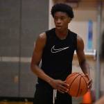 Michael Edwards holds the ball in his hands for the Titans. Ben Ray / The Mirror