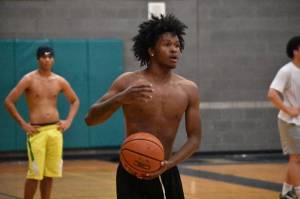 De Tre Walker holds the ball in his hand during Todd Beamer practice. Ben Ray / The Mirror