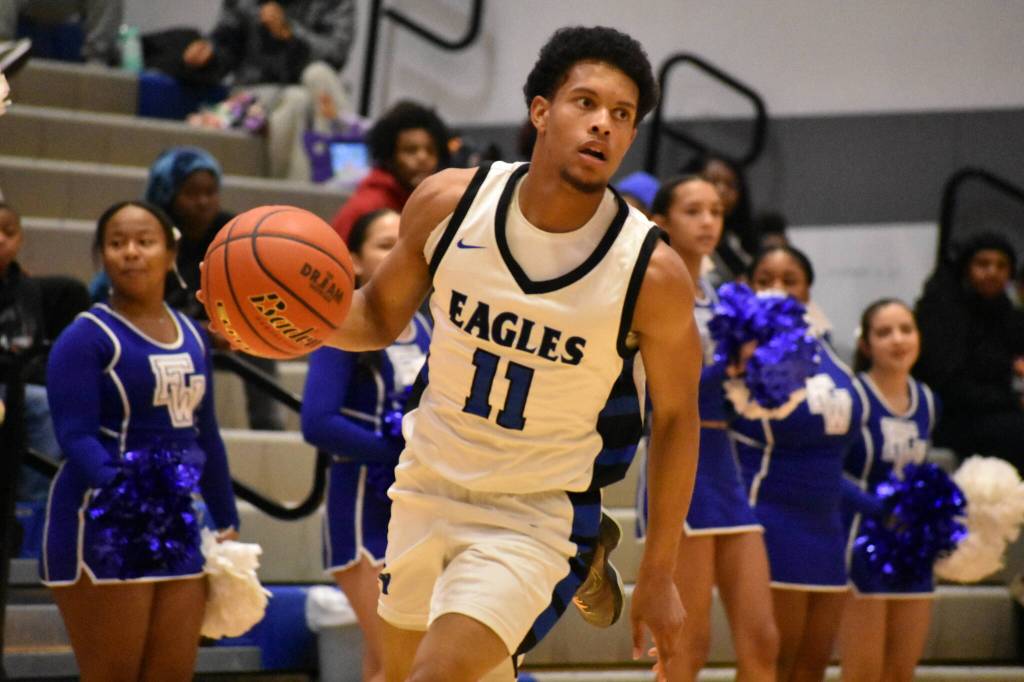 Elijah Gillespie dribbles the ball up the floor for Federal Way. Ben Ray / The Mirror.