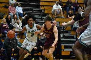 Doni Burkett drives to the basket against White River. Ben Ray / The Mirror
