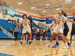 Federal Way and Auburn Mountainview face off. Ben Ray / The Mirror
