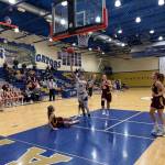 Decatur senior Iyanna Waltar goes up for a layup. Nathan Hyun / The Mirror