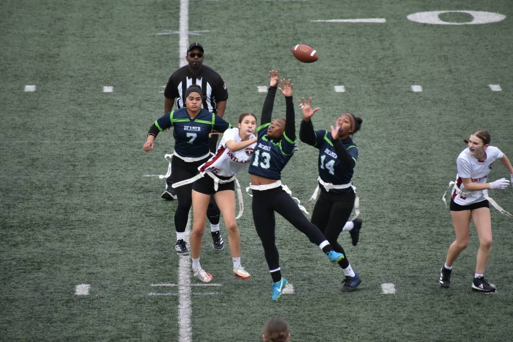 Todd Beamer defenders break up pass from Kentlake. Ben Ray / The Mirror
