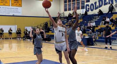 Decatur guard Avaieya Sinclair goes up for a layup. Nathan Hyun / For the Mirror