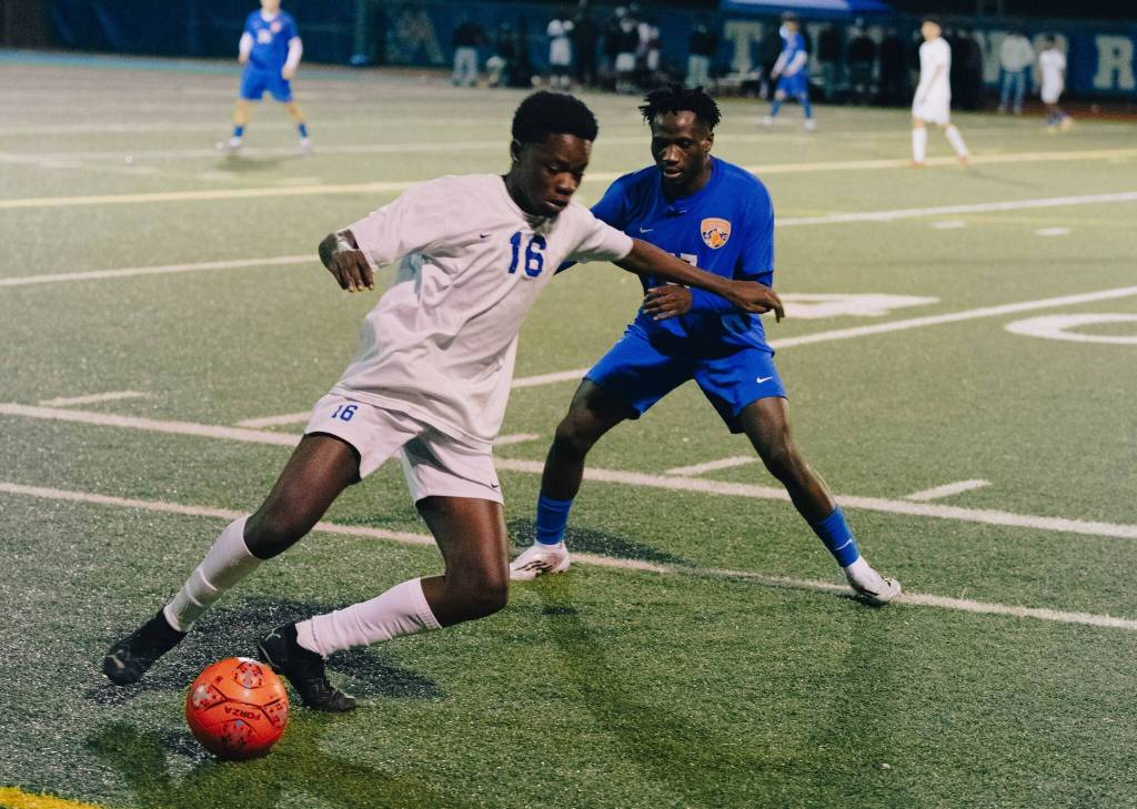 Jonelson Petit-Frere controls the ball for Federal Way. Photo provided by VonRico ONeal @Ricosuavejr