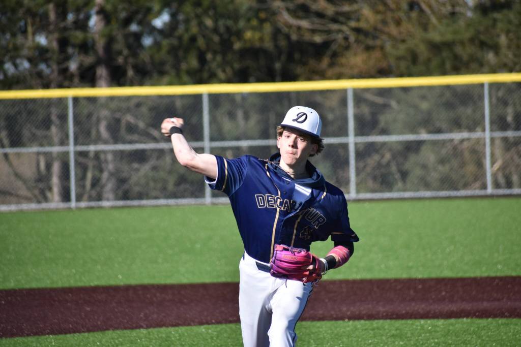 Tyler Buol pitches for Decatur against Thomas Jefferson. Ben Ray / The Mirror
