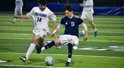 Reece Howitt stops on a dime against Todd Beamer. Ben Ray / The Mirror