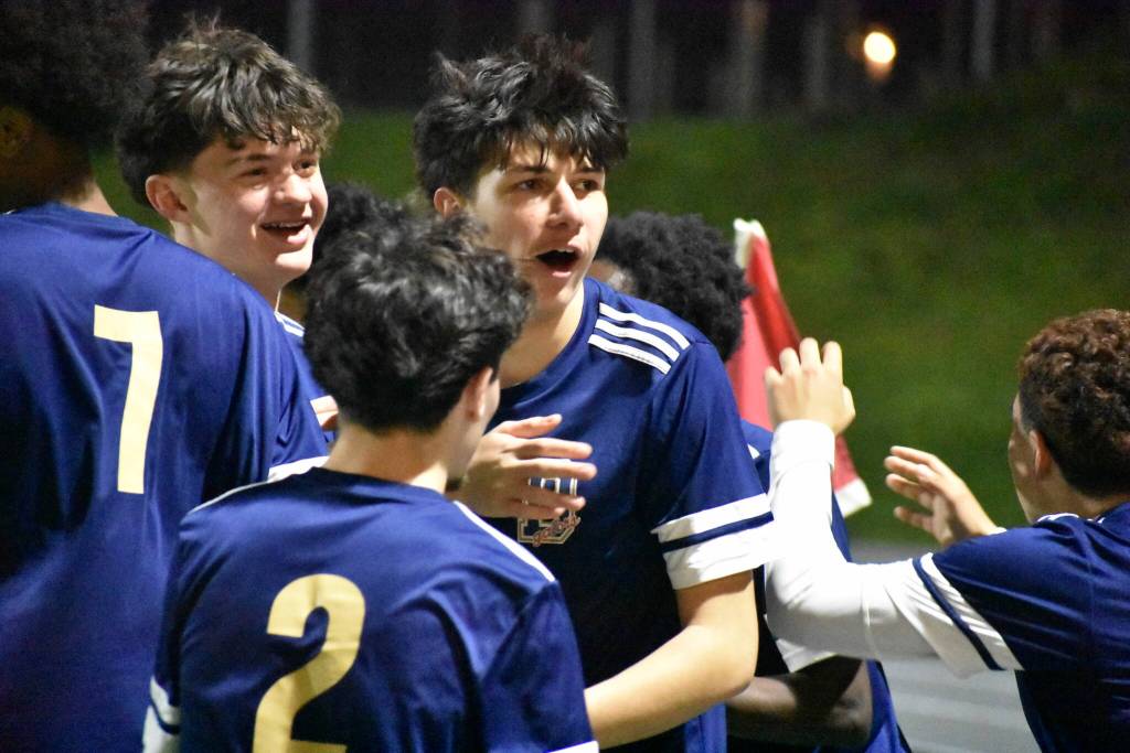 Shukri Shukurovs late goal pushes Decatur past the Titans. Ben Ray / The Mirror
