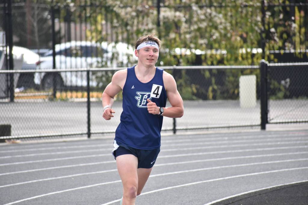 Todd Beamer distance runner cruises to a win over the rest of the competition. Ben Ray / The Mirror