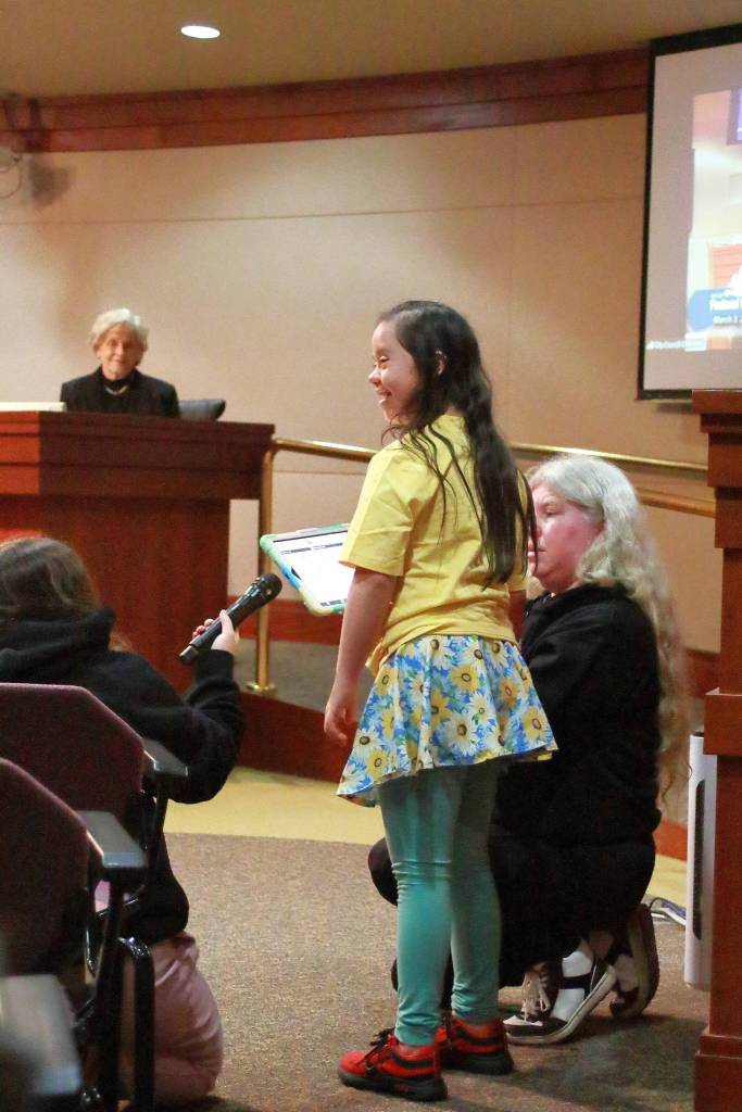 Photo by Keelin Everly-Lang / the Mirror
Andrea and Arianna Graham at a Federal Way City Council meeting.