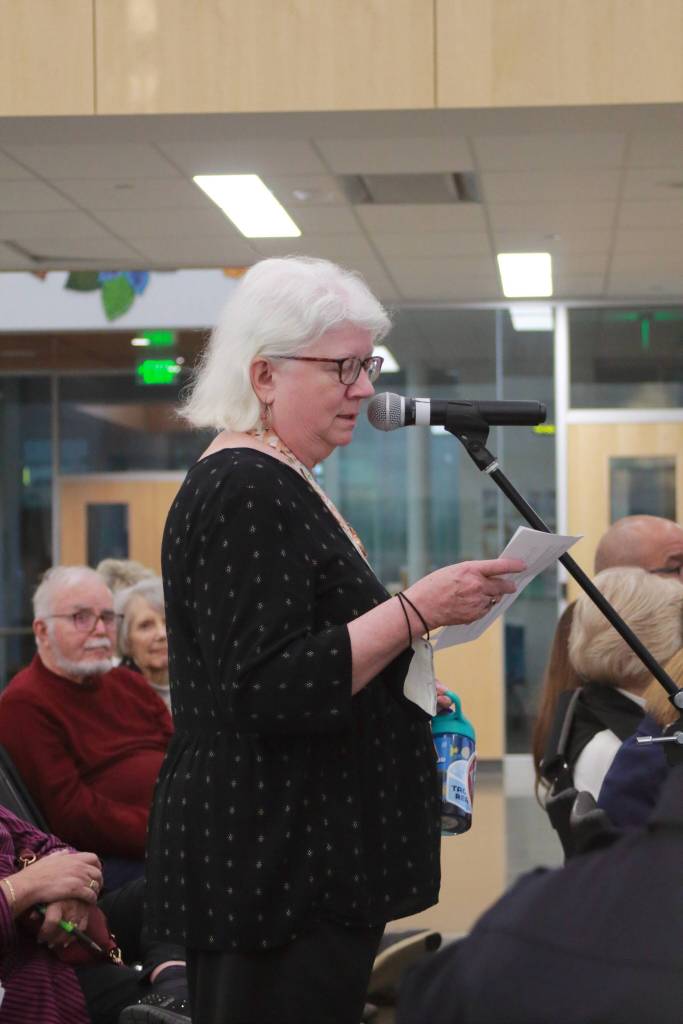 Community members lined up to speak at the April 30 Town Hall in Federal Way, including Lana Bostic, who asked several questions about a variety of community issues. Photo by Keelin Everly-Lang / the Mirror.