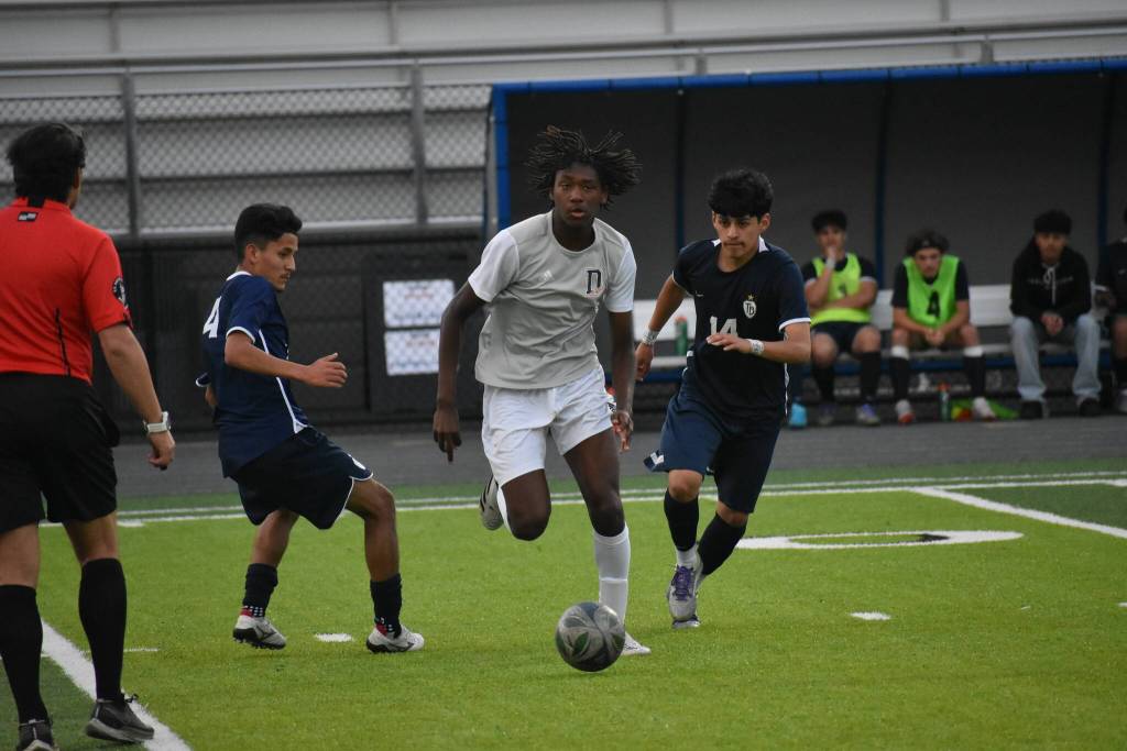 Johnny Thomas looks for a teammate to pass to for Decatur. Ben Ray / The Reporter