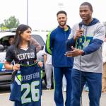 Diya Thomas handed the player of the year jersey from former Seahawks wide receiver Ben Obomanu. Photo provided by Robby Mullikin.