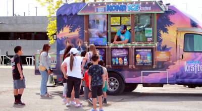 Photo by Keelin Everly-Lang / the Mirror
Opening day of the Federal Way Farmers Market on May 9 featured a new location on S. 316th Street and food trucks.