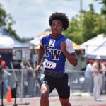 Tygee Roy runs the 400 for Federal Way. Ben Ray / Sound Publishing