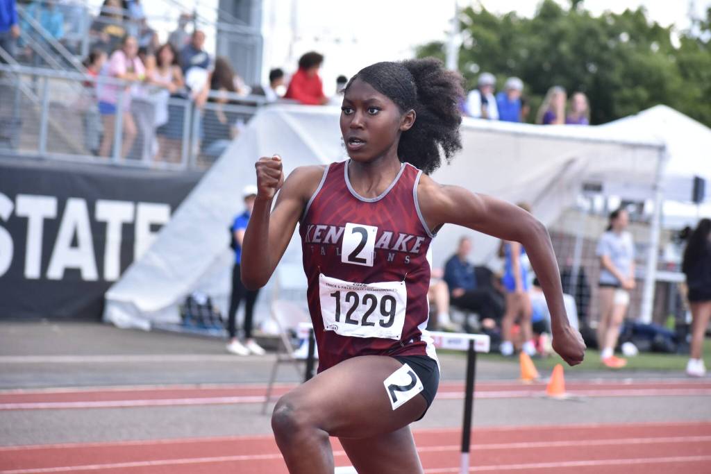 Jasmine Johnson runs for Kentlake.