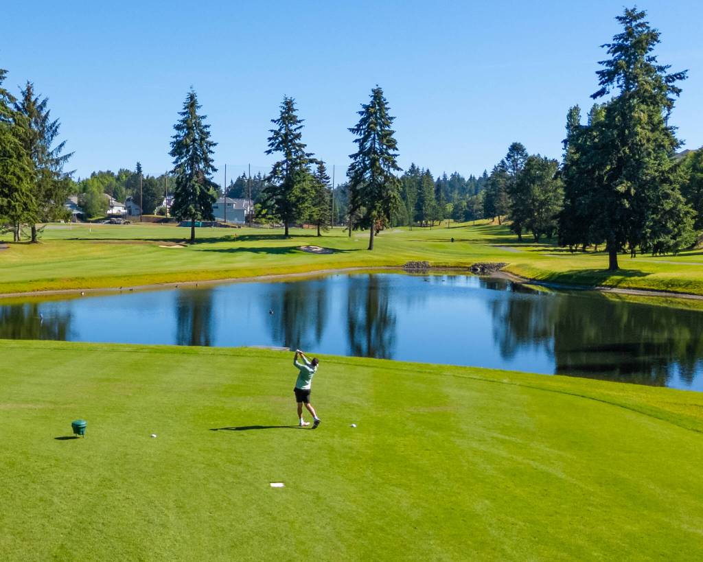 A par three shot at Cedar Irons. Photo provided by Robby Mullikin.