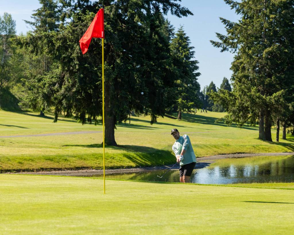 Ben Ray chips onto the green. Photo provided by Robby Mullikin.