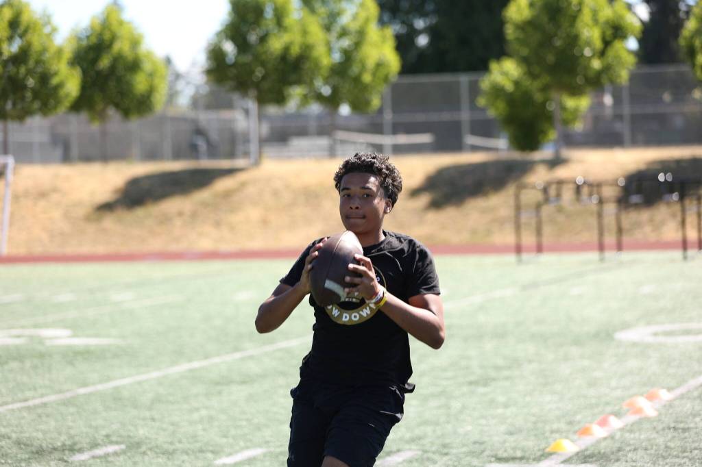 Dash Jones catches a pass and gives a look at the camera. Ben Ray / The Mirror
